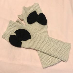Warm Fingerless gloves with black bow